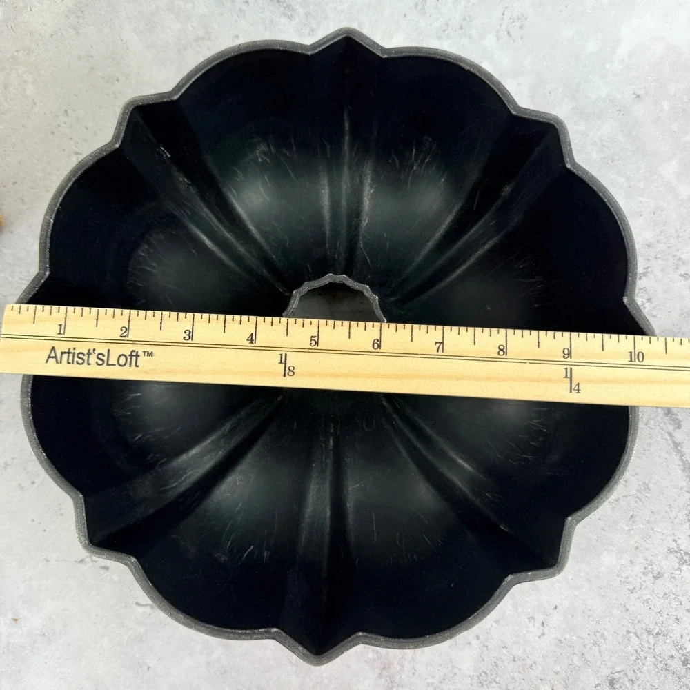 Nordic Ware Bundt Pan Avocado Green‎ 12 Cup Heavy Cast Aluminum Box 1970s